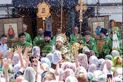 Митрополит Игнатий совершил Божественную литургию и вечерню в Свято-Троицком кафедральном соборе г. Саратова