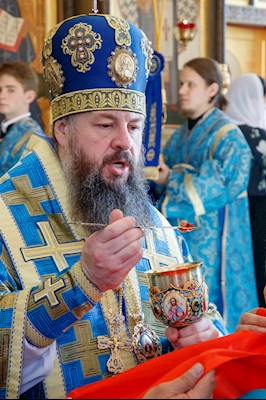 Выпускники СПДС в священном сане совершили богослужение