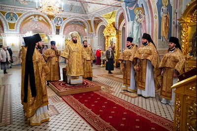Митрополит Игнатий совершил Божественную литургию в Свято-Троицком кафедральном соборе г. Саратова