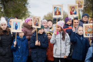 В Саратове в день празднования в честь Казанской иконы Божией Матери и День народного единства прошел крестный ход