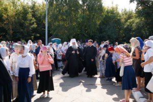 Панихида на Воскресенском кладбище Саратова по всем убиенным и пострадавшим в годы гонений