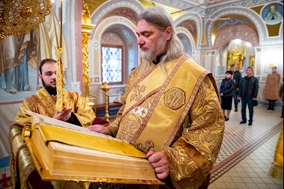 Митрополит Игнатий совершил Божественную литургию в Свято-Троицком кафедральном соборе г. Саратова