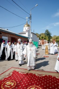 Панихида на Воскресенском кладбище Саратова по всем убиенным и пострадавшим в годы гонений