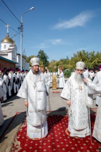 Панихида на Воскресенском кладбище Саратова по всем убиенным и пострадавшим в годы гонений