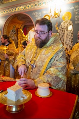 Митрополит Игнатий совершил Божественную литургию в Свято-Троицком кафедральном соборе г. Саратова