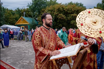 Божественная литургия в Вавиловом Доле