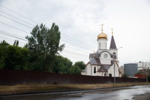 Совершены Чин положения антиминса и первая Литургия в храме в честь иконы Божией Матери «Всех скорбящих Радость» г. Саратова