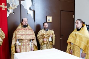 Совершены Чин положения антиминса и первая Литургия в храме в честь иконы Божией Матери «Всех скорбящих Радость» г. Саратова