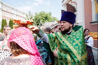 Митрополит Игнатий совершил Божественную литургию и вечерню в Свято-Троицком кафедральном соборе г. Саратова