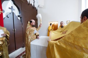Совершены Чин положения антиминса и первая Литургия в храме в честь иконы Божией Матери «Всех скорбящих Радость» г. Саратова