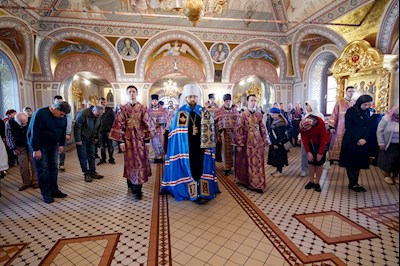Великая вечерня в соединении с Литургией святителя Василия Великого в Свято-Троицком кафедральном соборе г. Саратова