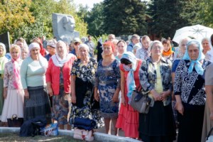 Панихида на Воскресенском кладбище Саратова по всем убиенным и пострадавшим в годы гонений
