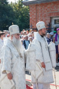Панихида на Воскресенском кладбище Саратова по всем убиенным и пострадавшим в годы гонений
