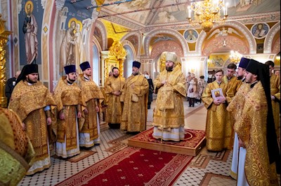 Митрополит Игнатий совершил Божественную литургию в Свято-Троицком кафедральном соборе г. Саратова