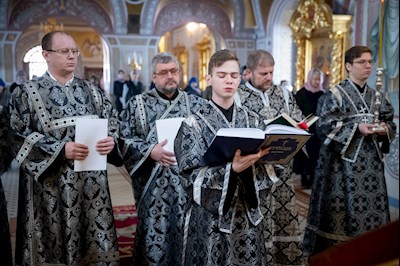 Литургия Преждеосвященных Даров в Свято-Троицком кафедральном соборе г. Саратова