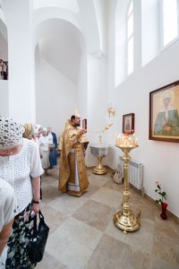 Совершены Чин положения антиминса и первая Литургия в храме в честь иконы Божией Матери «Всех скорбящих Радость» г. Саратова