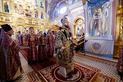 Великая вечерня в соединении с Литургией святителя Василия Великого в Свято-Троицком кафедральном соборе г. Саратова
