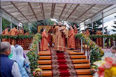 Божественная литургия в Вавиловом Доле