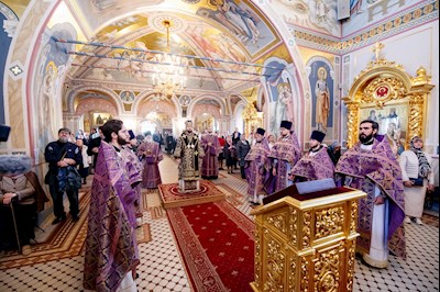 Великая вечерня в соединении с Литургией святителя Василия Великого в Свято-Троицком кафедральном соборе г. Саратова