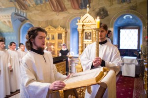 Крещальная литургия в Свято-Троицком кафедральном соборе Саратова