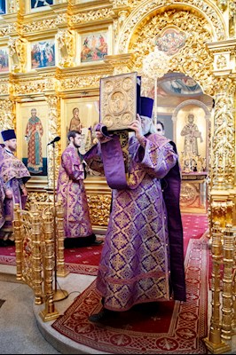 Великая вечерня в соединении с Литургией святителя Василия Великого в Свято-Троицком кафедральном соборе г. Саратова