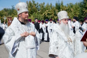 Панихида на Воскресенском кладбище Саратова по всем убиенным и пострадавшим в годы гонений