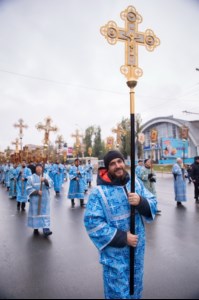 В Саратове в день празднования в честь Казанской иконы Божией Матери и День народного единства прошел крестный ход