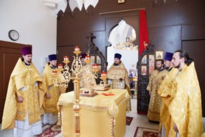 Совершены Чин положения антиминса и первая Литургия в храме в честь иконы Божией Матери «Всех скорбящих Радость» г. Саратова