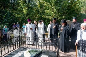 Панихида на Воскресенском кладбище Саратова по всем убиенным и пострадавшим в годы гонений