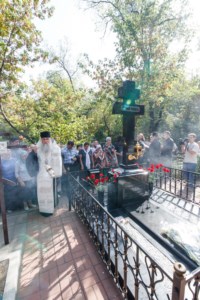 Панихида на Воскресенском кладбище Саратова по всем убиенным и пострадавшим в годы гонений