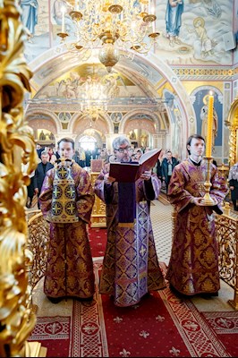 Великая вечерня в соединении с Литургией святителя Василия Великого в Свято-Троицком кафедральном соборе г. Саратова
