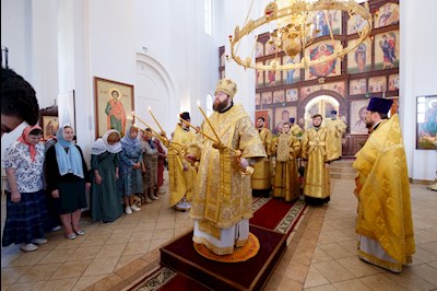 Митрополит Игнатий совершил Божественную литургию в храме Нерукотворного Образа Спасителя г. Саратова