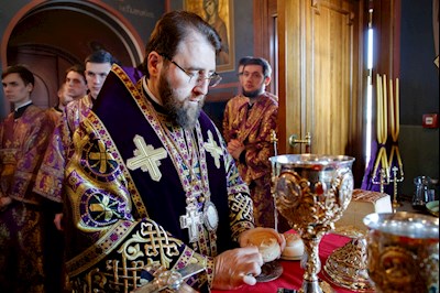 Великая вечерня в соединении с Литургией святителя Василия Великого в Свято-Троицком кафедральном соборе г. Саратова