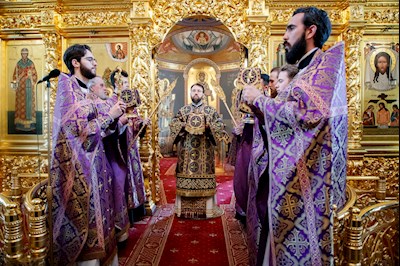 Великая вечерня в соединении с Литургией святителя Василия Великого в Свято-Троицком кафедральном соборе г. Саратова