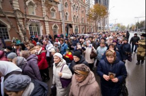 В Саратове в день празднования в честь Казанской иконы Божией Матери и День народного единства прошел крестный ход