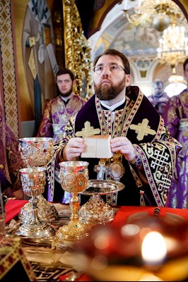 Великая вечерня в соединении с Литургией святителя Василия Великого в Свято-Троицком кафедральном соборе г. Саратова