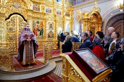 Великая вечерня в соединении с Литургией святителя Василия Великого в Свято-Троицком кафедральном соборе г. Саратова