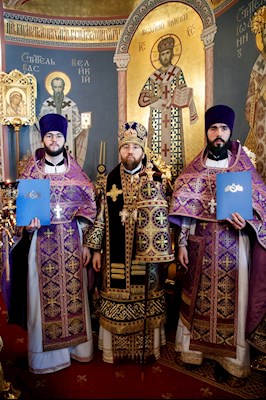 Великая вечерня в соединении с Литургией святителя Василия Великого в Свято-Троицком кафедральном соборе г. Саратова