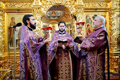 Великая вечерня в соединении с Литургией святителя Василия Великого в Свято-Троицком кафедральном соборе г. Саратова
