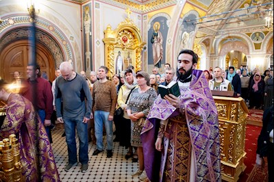 Великая вечерня в соединении с Литургией святителя Василия Великого в Свято-Троицком кафедральном соборе г. Саратова