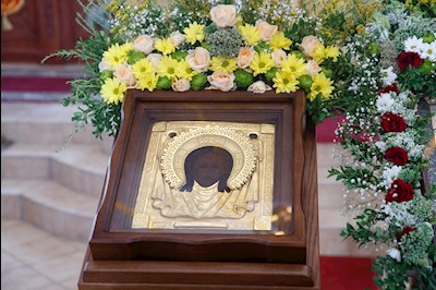 Митрополит Игнатий совершил Божественную литургию в храме Нерукотворного Образа Спасителя г. Саратова