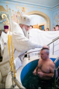 Царские часы, Изобразительны, Великая вечерня и Крещальная литургия в Свято-Троицком кафедральном соборе Саратова