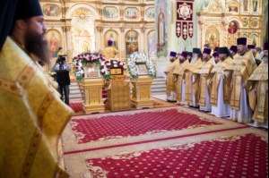Торжественное богослужение у мощей святого равноапостольного князя Владимира в Покровском храме г.Саратова