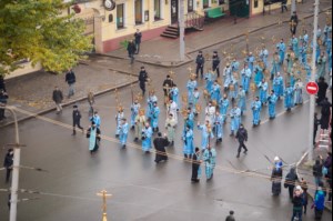 В Саратове в день празднования в честь Казанской иконы Божией Матери и День народного единства прошел крестный ход