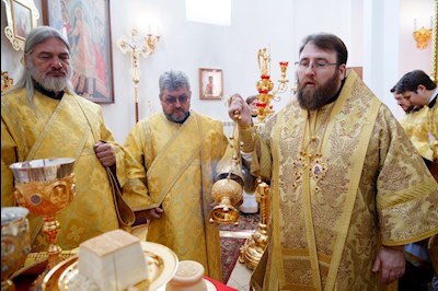 Митрополит Игнатий совершил Божественную литургию в храме Нерукотворного Образа Спасителя г. Саратова