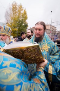 В Саратове в день празднования в честь Казанской иконы Божией Матери и День народного единства прошел крестный ход
