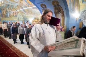 Царские часы, Изобразительны, Великая вечерня и Крещальная литургия в Свято-Троицком кафедральном соборе Саратова