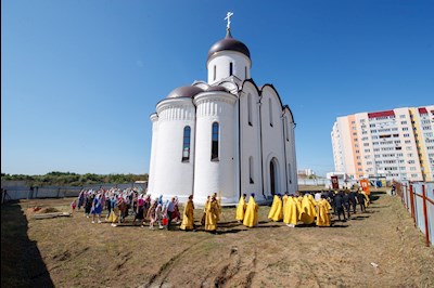 Митрополит Игнатий совершил Божественную литургию в храме Нерукотворного Образа Спасителя г. Саратова