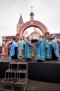 В Саратове в день празднования в честь Казанской иконы Божией Матери и День народного единства прошел крестный ход