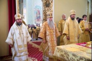 Торжественное богослужение у мощей святого равноапостольного князя Владимира в Покровском храме г.Саратова